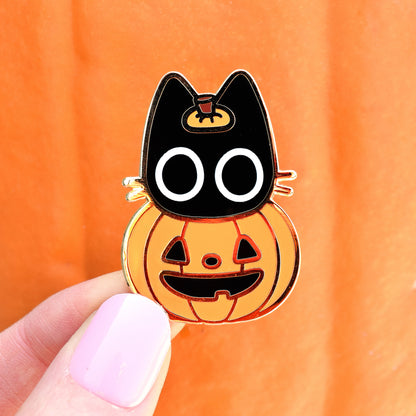 Scaredy Cat in Pumpkin Enamel Pin