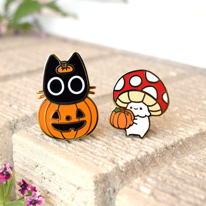 Scaredy Cat in Pumpkin Enamel Pin